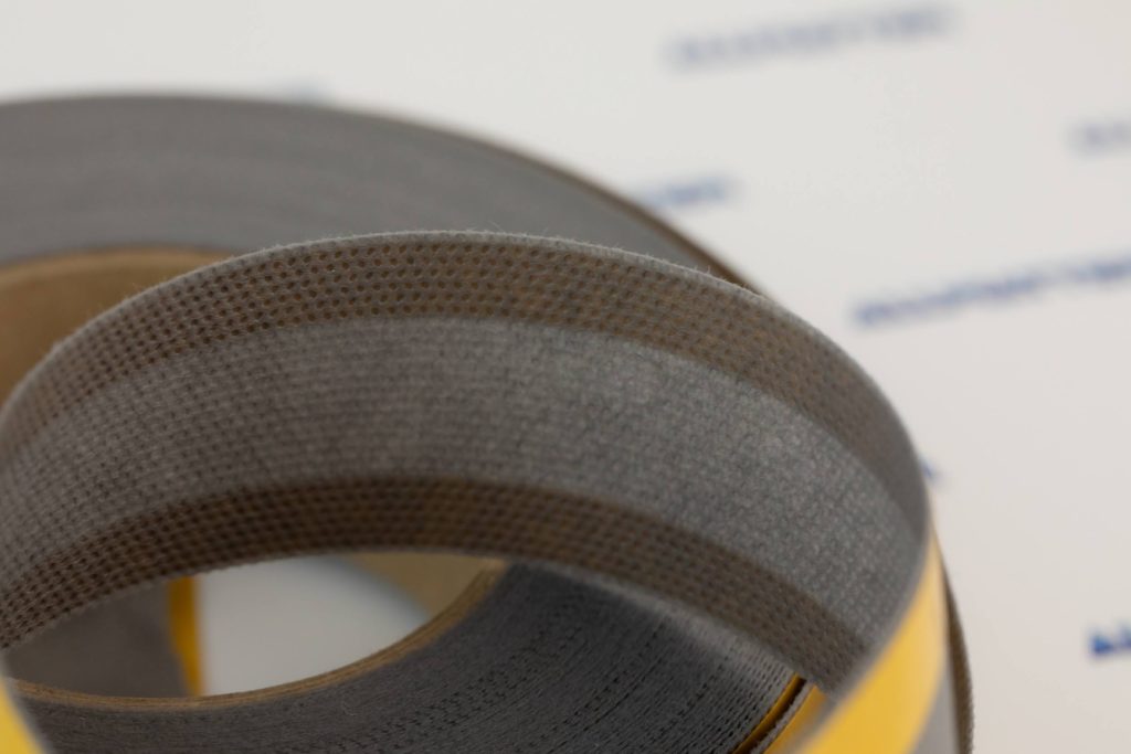 Taśma paro przepuszczalna w kolorze szarym, o szerokości 25 mm