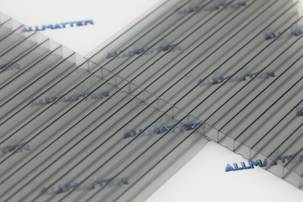 Płyty poliwęglanowe dymione w kolorze szarym, 10mm, 6m długości