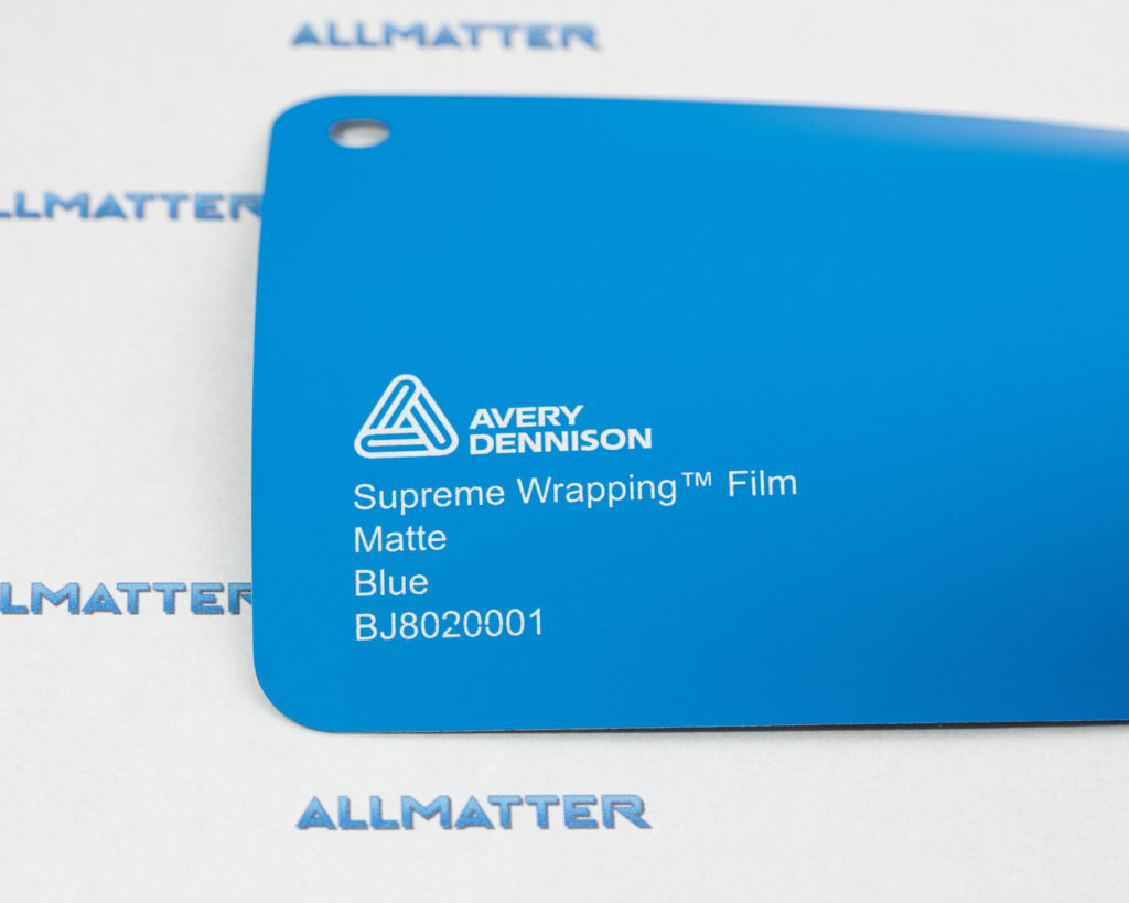 Próbka niebieskiej folii matowej Avery Dennison Supreme Wrapping Film