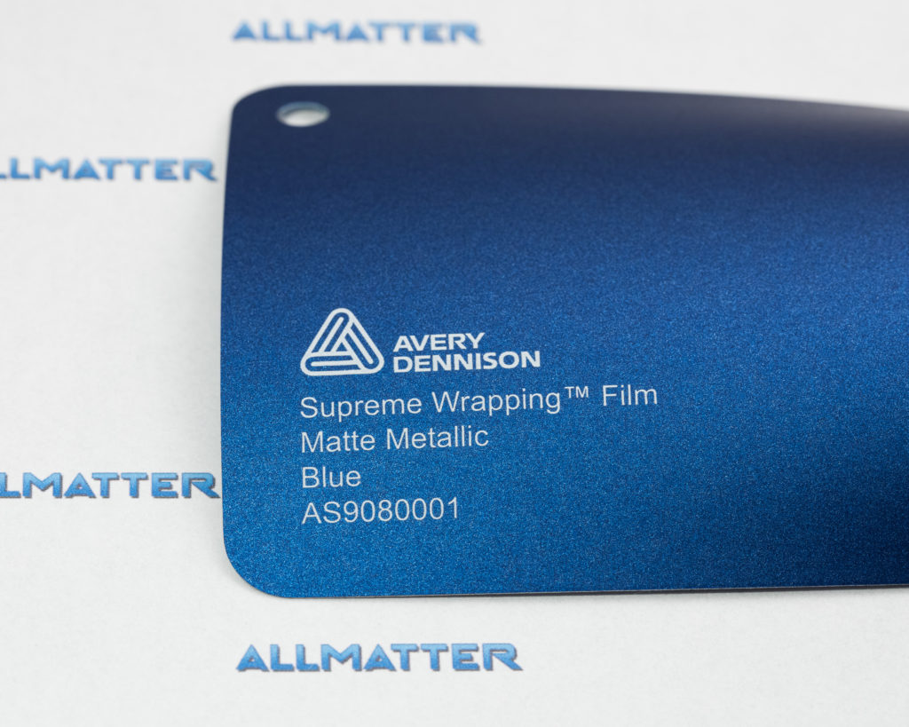 Próbka folii matowej metalicznej w kolorze niebieskim od Avery Dennison