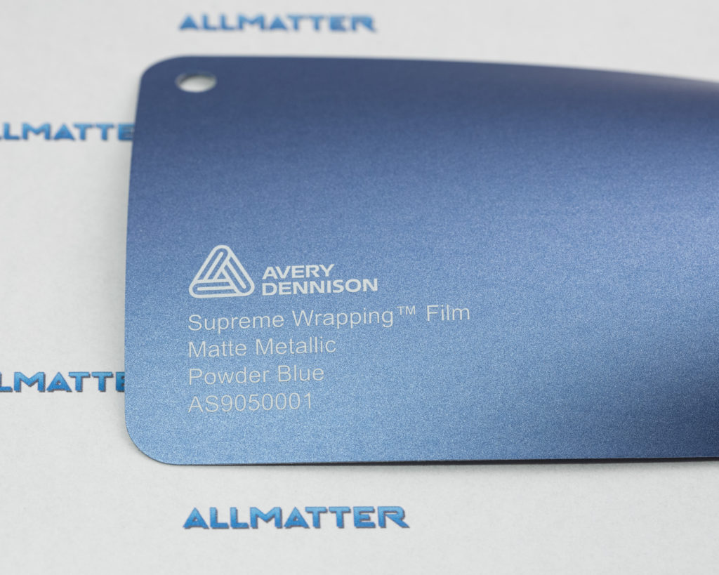 Próbka folii matowej metalicznej w kolorze niebieskim od Avery Dennison