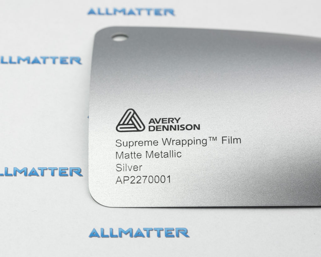 Próbka folii matowej metalicznej w kolorze srebrnym od Avery Dennison