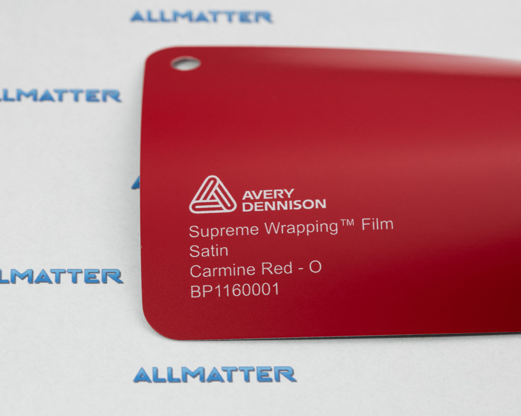 Próbka folii w kolorze karminowej czerwieni od Avery Dennison