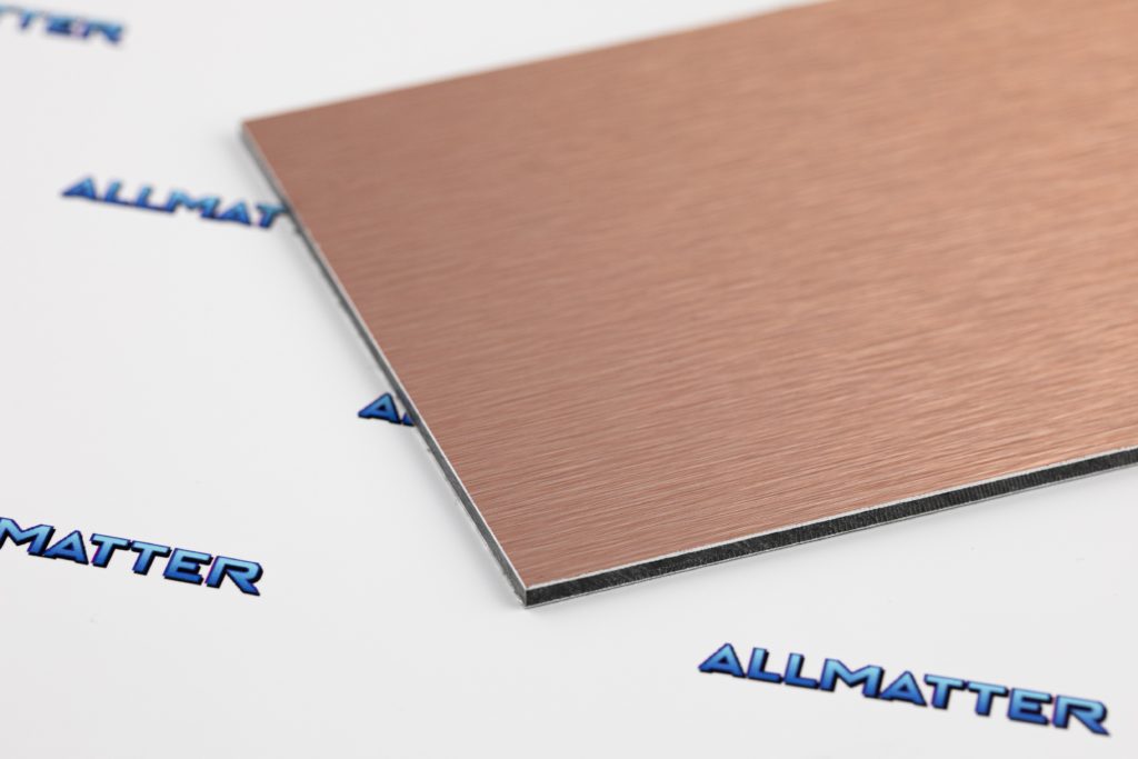 Płyta kompozytowa Dibond w miedzianym, szczotkowanym wykończeniu.