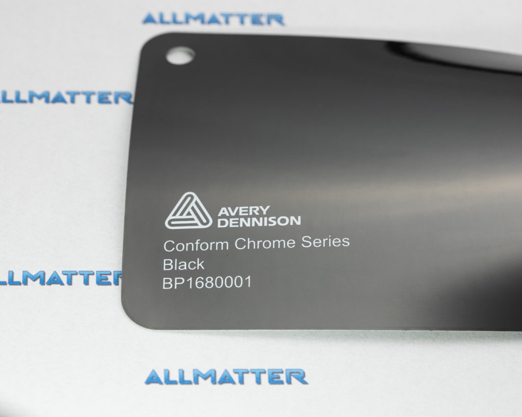 Próbka folii Avery Dennison Conform Chrome w kolorze czarnym