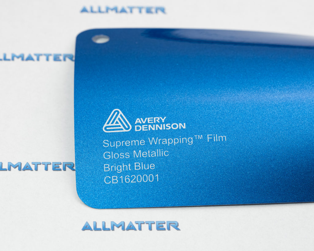 Próbka folii metalicznej w jasnym niebieskim kolorze od Avery Dennison