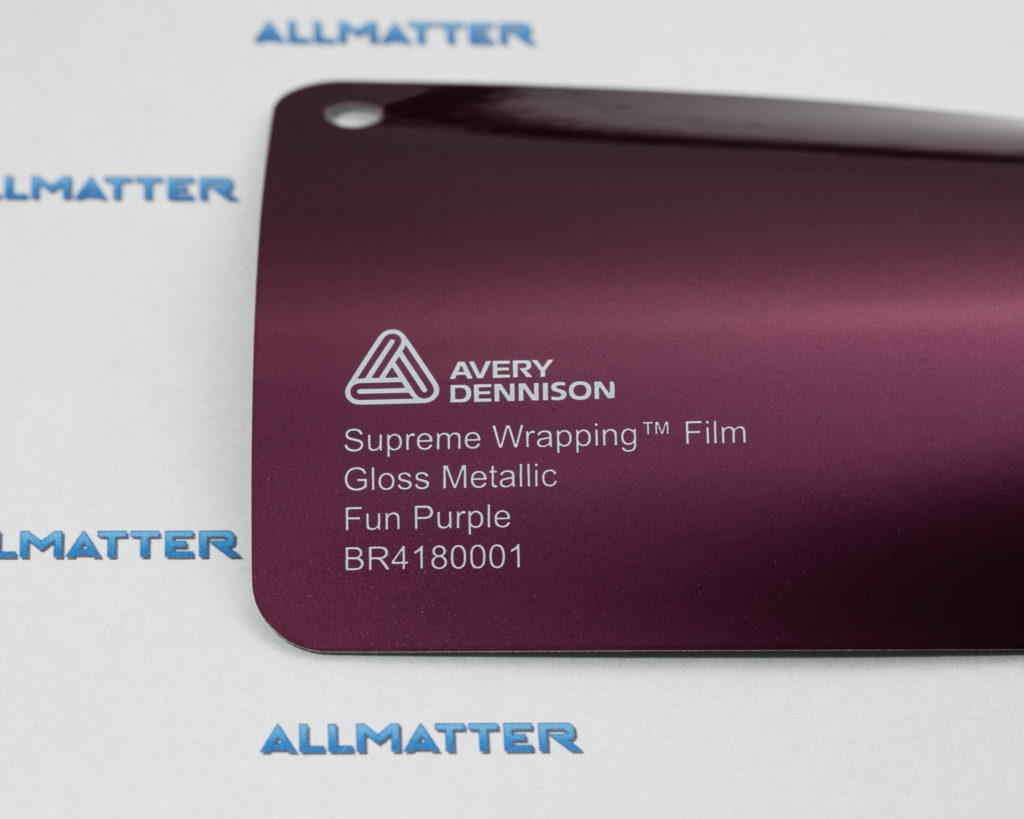 Próbka folii Avery Dennison w kolorze metalicznego fioletu Fun Purple