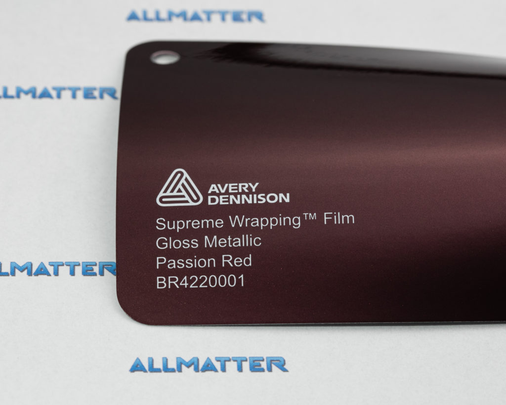 Próbka folii Avery Dennison w kolorze Passion Red, metaliczna, błyszcząca