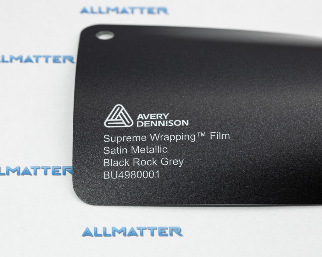 Próbka folii Avery Dennison w kolorze Satin Metallic Black Rock Grey