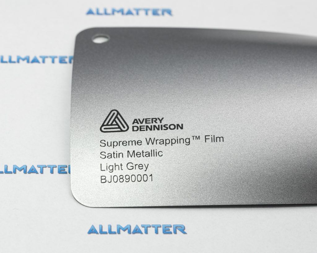 Próbka folii Avery Dennison w kolorze jasnoszarym satynowym