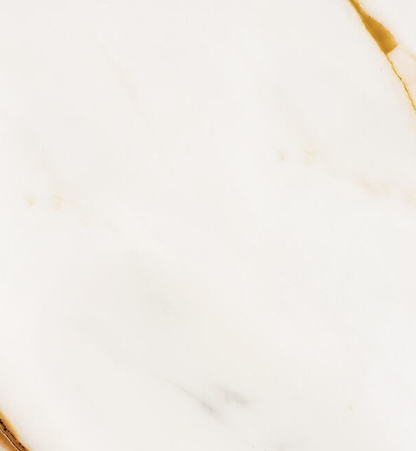 Elegancka okleina w białym kolorze z złotymi żyłkami