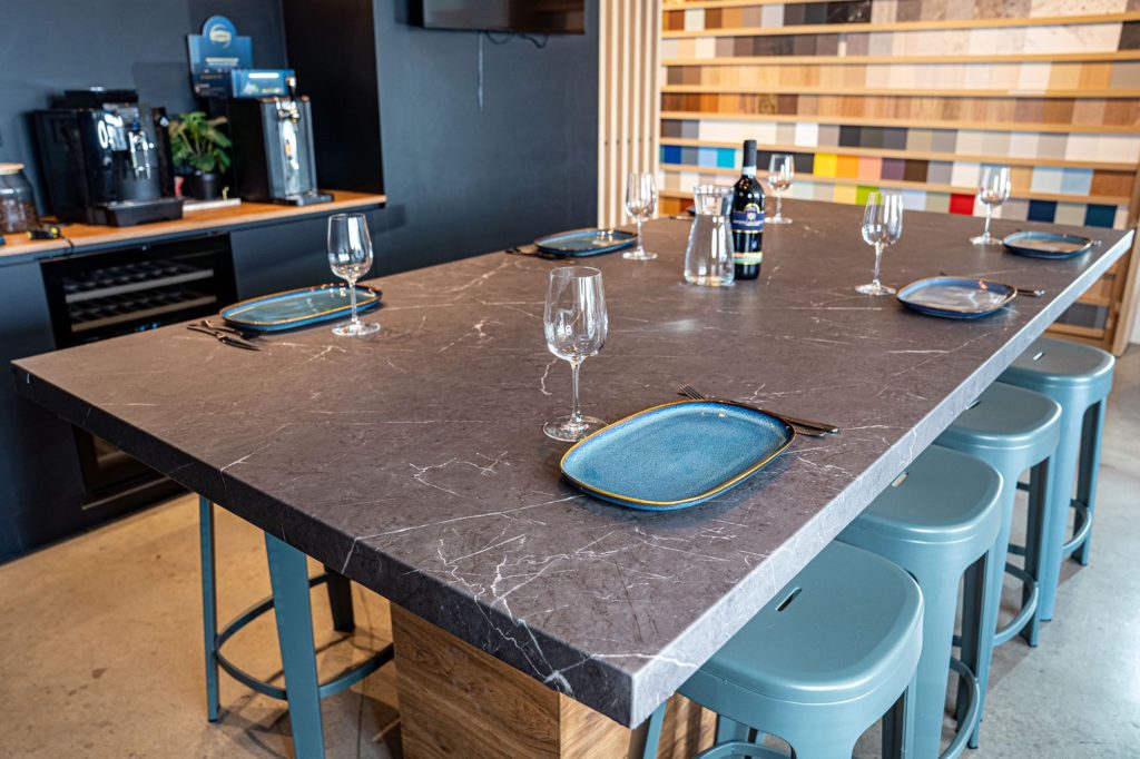 Folia architektoniczna na blaty CoverStyl Armani Nero HR-NF98