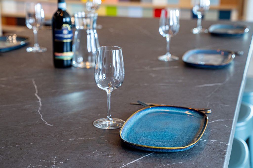 Folia architektoniczna na blaty CoverStyl Armani Nero HR-NF98