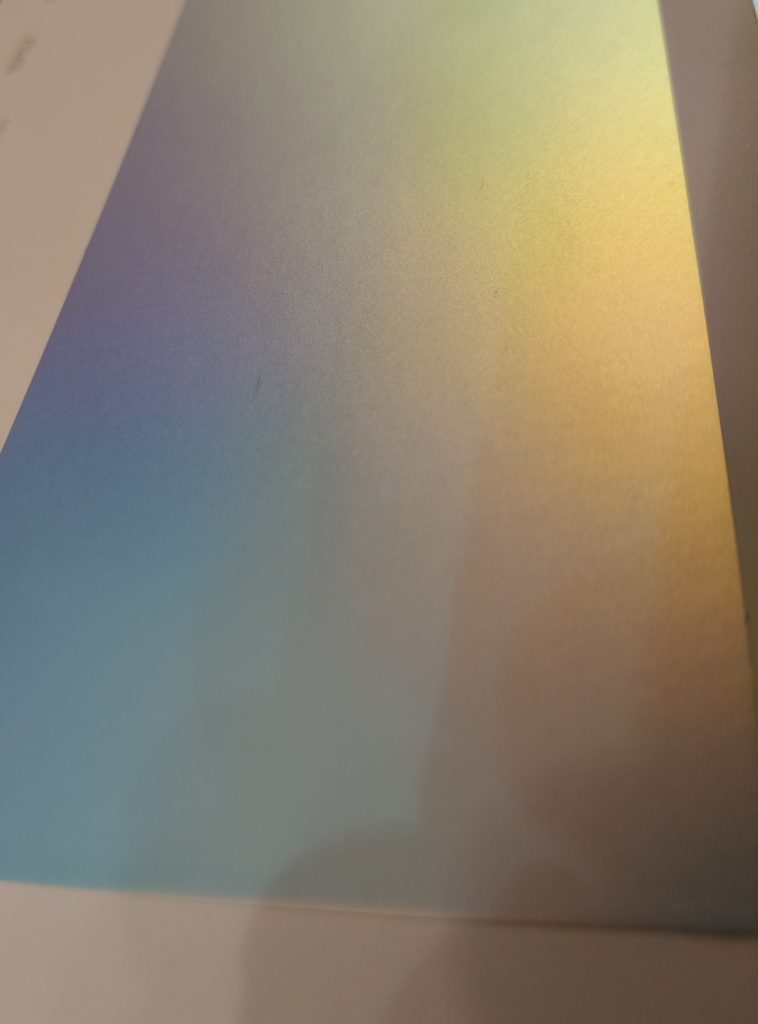 Folia architektoniczna o gradientowym kolorze w odcieniach niebieskiego i złota