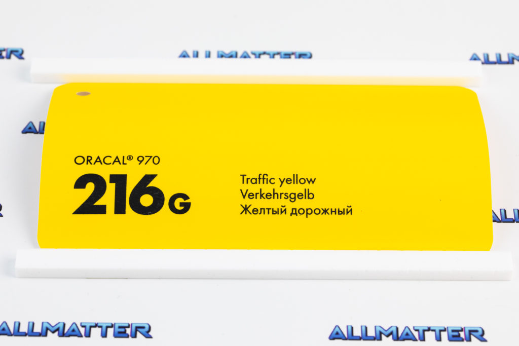 Folia samochodowa Oracal 970 w kolorze żółtym z oznaczeniem 216G