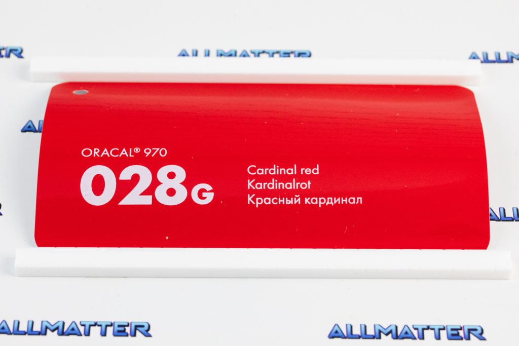 Folia samochodowa Oracal 970 w kolorze czerwonym kardynalnym 028G