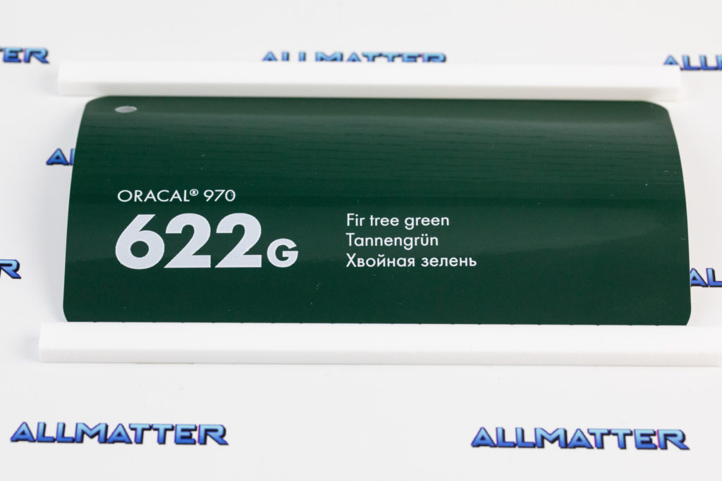 Folia samochodowa Oracal 970 w odcieniu zieleni drzew iglastych