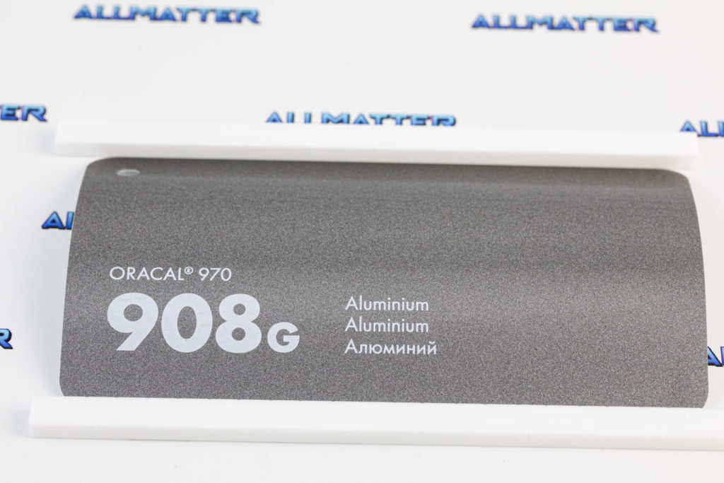 Folia samochodowa Oracal 970 w kolorze aluminium 908G