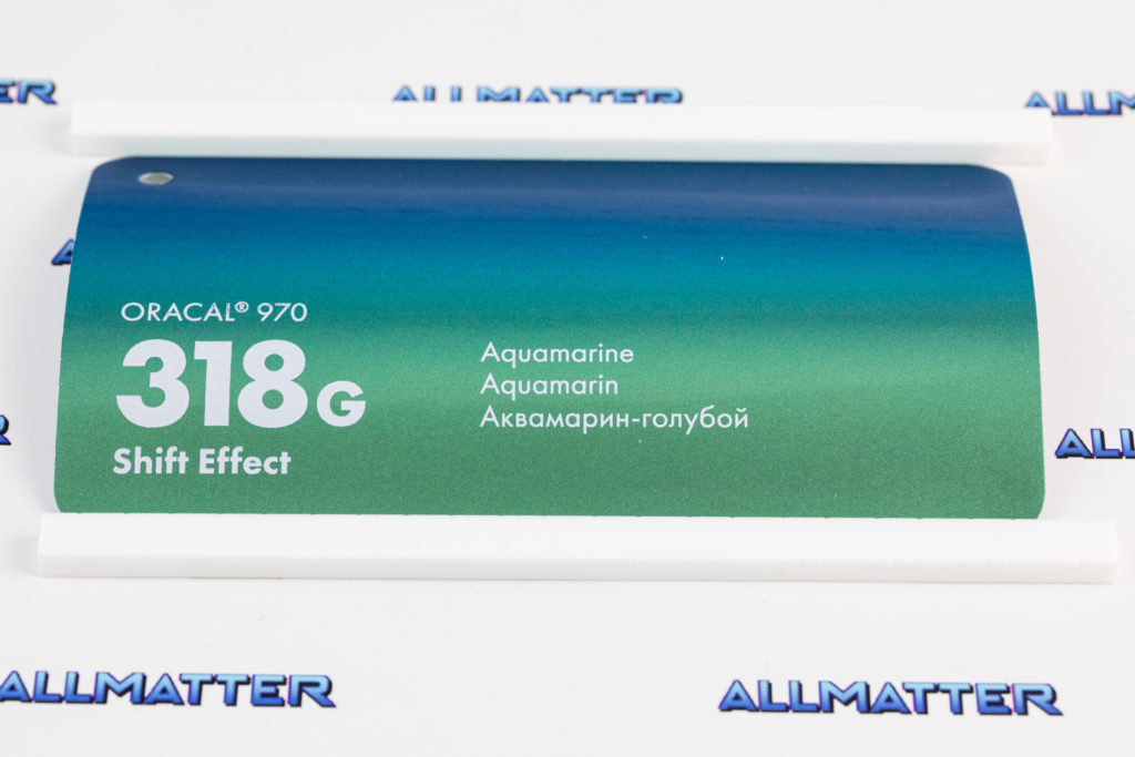 Błyszcząca folia samochodowa Oracal 970 kameleon niebiesko zielona