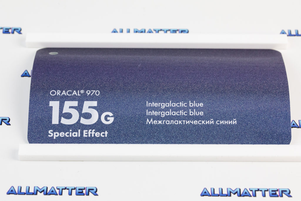 Błyszcząca brokatowa folia samochodowa Oracal 970 niebieska