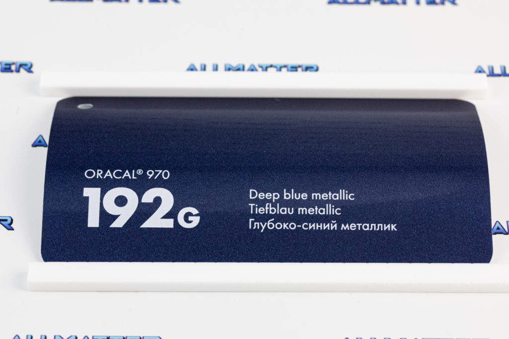 głeboki niebieski metalik